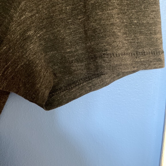 • Graphic T • - Picture 5 of 9